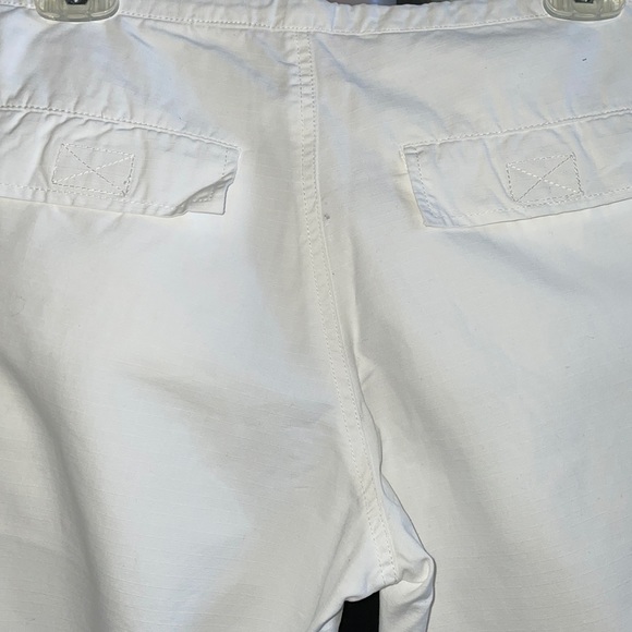 White capri pants.  Size 5.  Unionbay brand - Picture 4 of 11